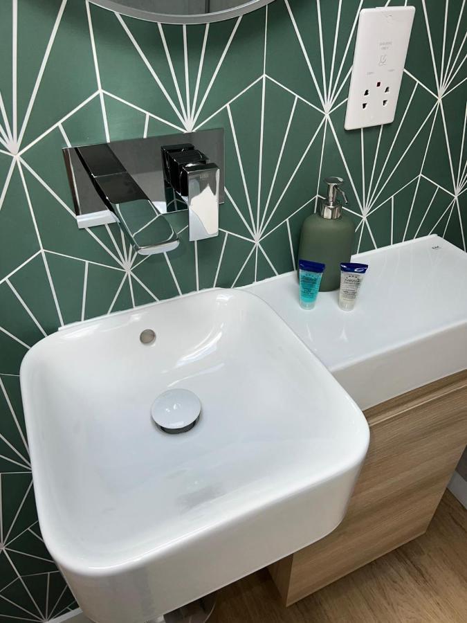 Central Ensuite Guest Unit With Ac And Free On-Street Parking Brighton ภายนอก รูปภาพ